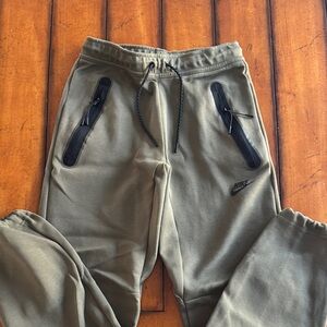 Nike Men's Olive Nike Tech Jogger Pants